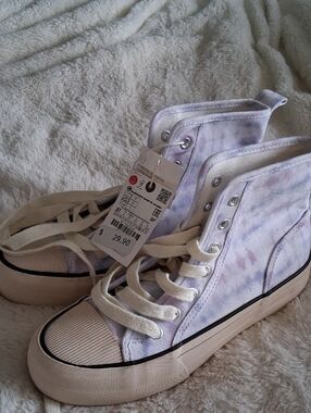New Zara Pastel Lavender Tie-Dye High-Top Sneakers
